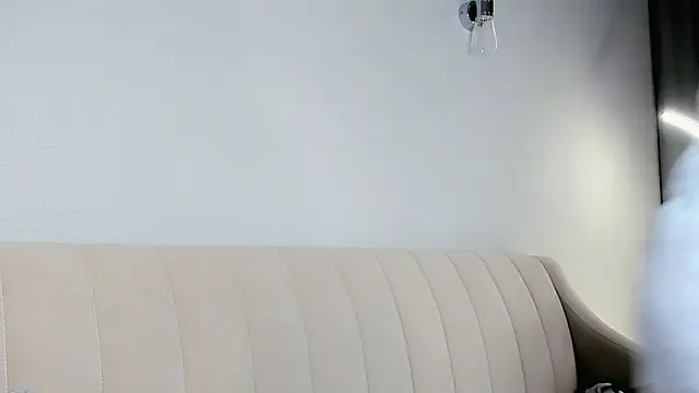 Snapshot of LilianSwall chatting on 10.17.25 LilianSwall online show from 10.17.25