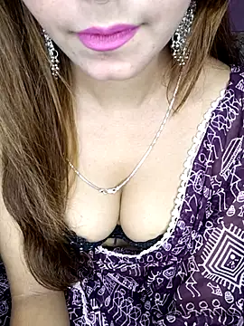 Snapshot of Diamond_queeen chatting on 11.11.25 Diamond queeen online show from 11.11.25