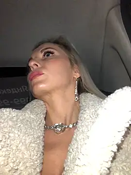 Diamond Bunny  online show from 12.20.24