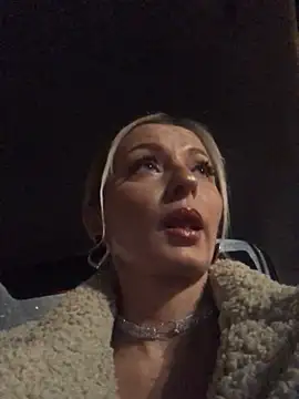 Diamond Bunny  online show from 12.21.24