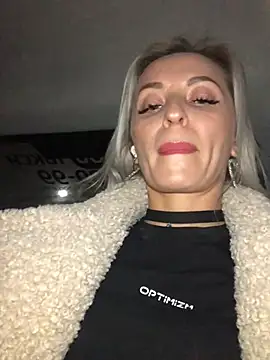 Diamond Bunny  online show from 12.25.24