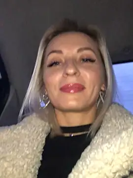 Diamond Bunny  online show from 01.18.25