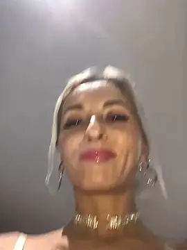 Diamond Bunny  online show from 02.19.25