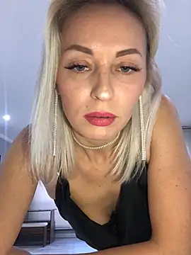 Diamond Bunny  online show from 02.20.25