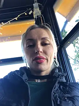 Diamond Bunny  online show from 02.22.25