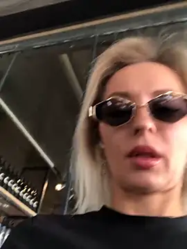 Diamond Bunny  online show from 03.18.25