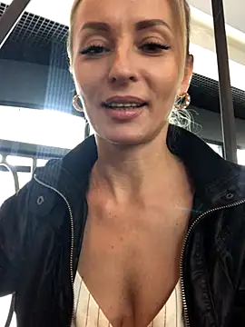 Diamond Bunny  online show from 09.23.25