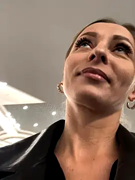 Diamond Bunny  online show from 09.29.25