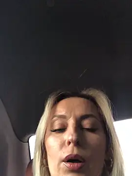 Diamond Bunny  online show from 10.25.25