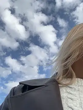 Diamond Bunny  online show from 02.01.26