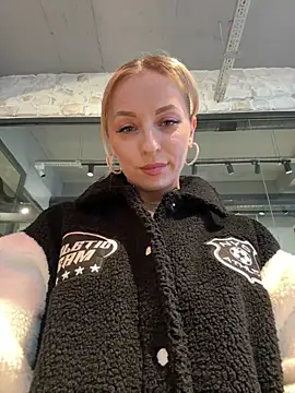 Diamond Bunny  online show from 02.12.26