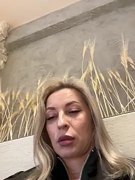 Diamond Bunny  online show from 03.24.26