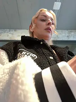 Diamond Bunny  online show from 04.16.26