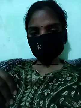 Snapshot of cute_simmy0 chatting on 12.23.24 cute simmy0 online show from 12.23.24