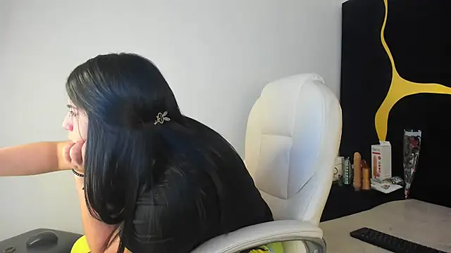 Criistaal  online show from 03.10.25