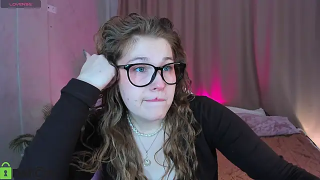 Snapshot of Colleen_Blake chatting on 10.21.25 Colleen Blake online show from 10.21.25