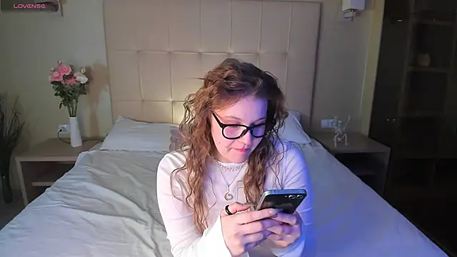 Snapshot of Colleen_Blake chatting on 10.22.25 Colleen Blake online show from 10.22.25