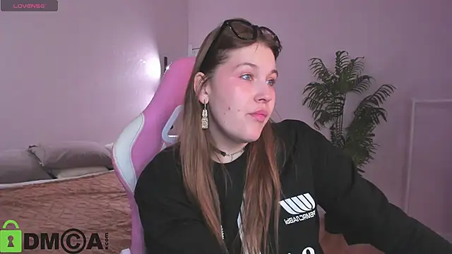 Snapshot of Colleen_Blake chatting on 11.14.25 Colleen Blake online show from 11.14.25