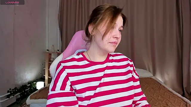 Snapshot of Colleen_Blake chatting on 11.30.25 Colleen Blake online show from 11.30.25