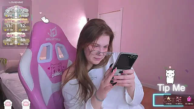 Snapshot of Colleen_Blake chatting on 12.03.25 Colleen Blake online show from 12.03.25