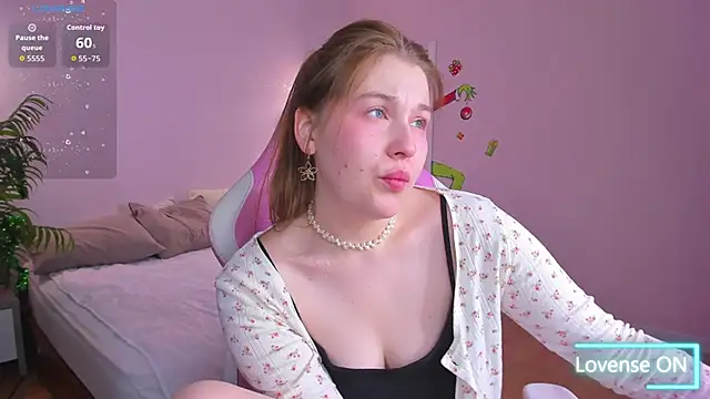 Snapshot of Colleen_Blake chatting on 12.14.25 Colleen Blake online show from 12.14.25