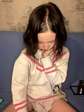 Snapshot of lalallalalaa- chatting on 11.18.25 lalallalalaa- online show from 11.18.25