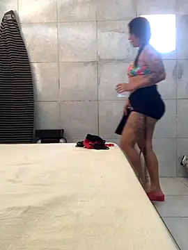 Snapshot of Gabrielleof chatting on 11.20.25 Gabrielleof online show from 11.20.25