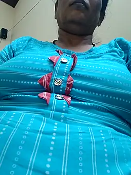 Snapshot of akshara_22 chatting on 10.20.25 akshara 22 online show from 10.20.25