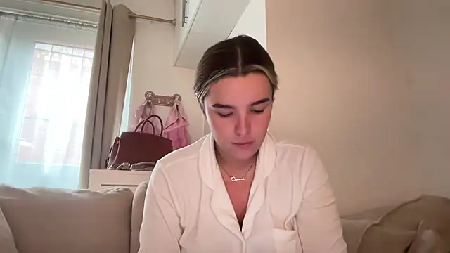 Snapshot of maisiesmithx chatting on 10.29.25 maisiesmithx online show from 10.29.25