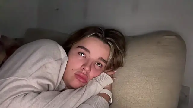 Snapshot of maisiesmithx chatting on 11.02.25 maisiesmithx online show from 11.02.25