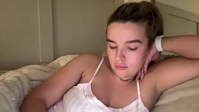 Snapshot of maisiesmithx chatting on 11.19.25 maisiesmithx online show from 11.19.25