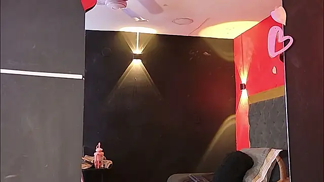 YayaHilton online show from 03.05.26