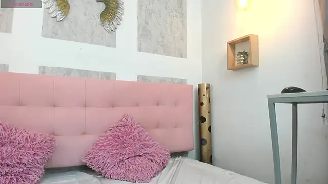 Snapshot of zhamira_21 chatting on 11.27.25 zhamira 21 online show from 11.27.25