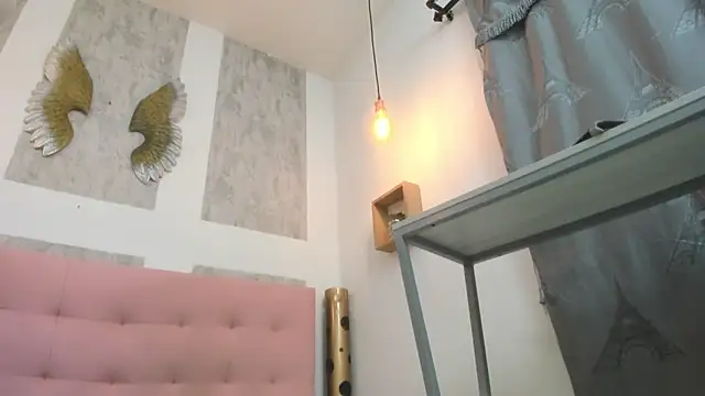 Snapshot of zhamira_21 chatting on 12.13.25 zhamira 21 online show from 12.13.25