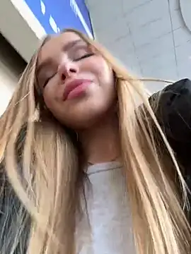 mur girl online show from 02.22.25