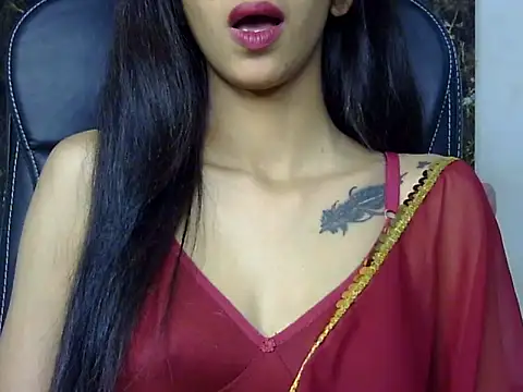 MAAYRA 09 online show from 03.04.25