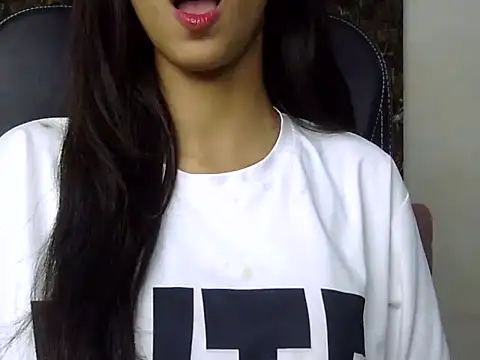 MAAYRA 09 online show from 03.13.25