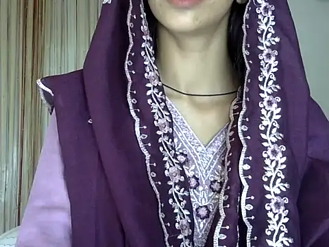 MAAYRA 09 online show from 09.28.25