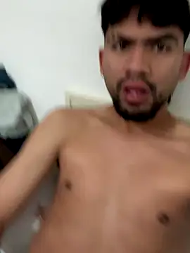 Snapshot of Elcangri-15 chatting on 11.25.25 Elcangri-15 online show from 11.25.25