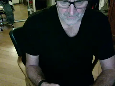 Snapshot of Traumsommer2 chatting on 12.13.24 Traumsommer2 online show from 12.13.24