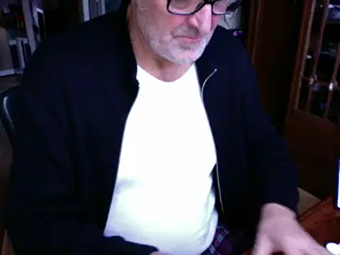 Snapshot of Traumsommer2 chatting on 12.23.24 Traumsommer2 online show from 12.23.24