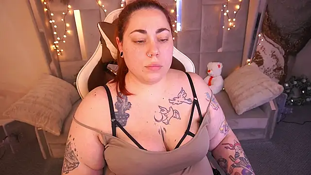 Snapshot of Kittywakee chatting on 02.06.26 Kittywakee online show from 02.06.26