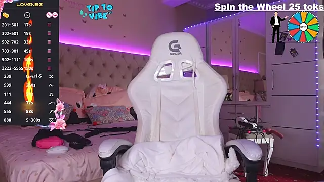 Alicia007 online show from 12.30.24