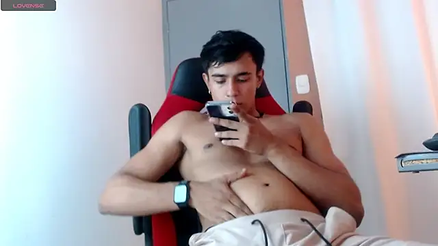 karlgiles  online show from 03.01.25