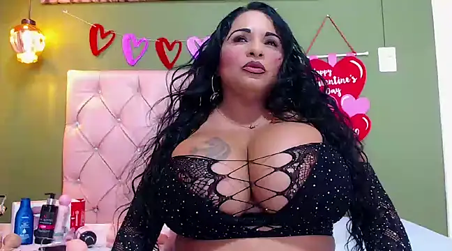 Snapshot of Michelle_busty chatting on 02.14.25 Michelle busty online show from 02.14.25