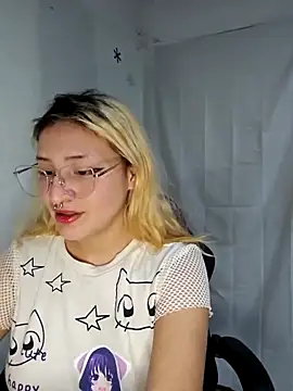 Snapshot of sadnessgyall chatting on 03.23.25 sadnessgyall online show from 03.23.25