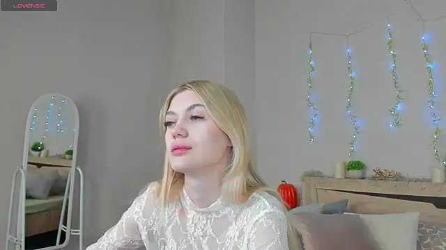 Snapshot of Cherry_Price chatting on 05.20.26 Cherry Price online show from 05.20.26
