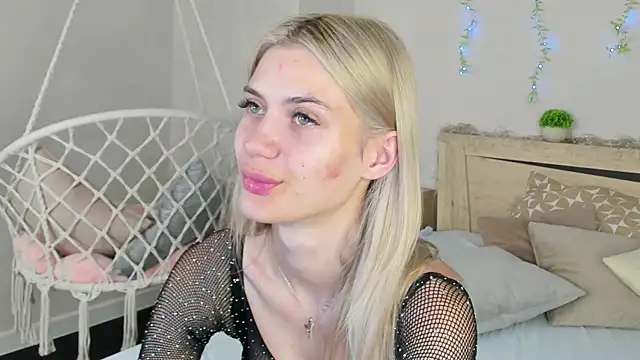 Snapshot of Cherry_Price chatting on 07.21.26 Cherry Price online show from 07.21.26