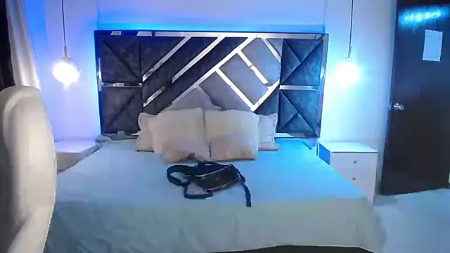 MIA YOURHOTTIE online show from 02.19.25