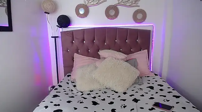 MIA YOURHOTTIE online show from 02.28.25